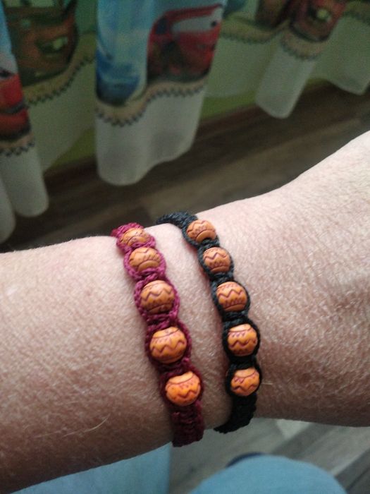 Предлагам ръчно изработени дамски гривни макраме