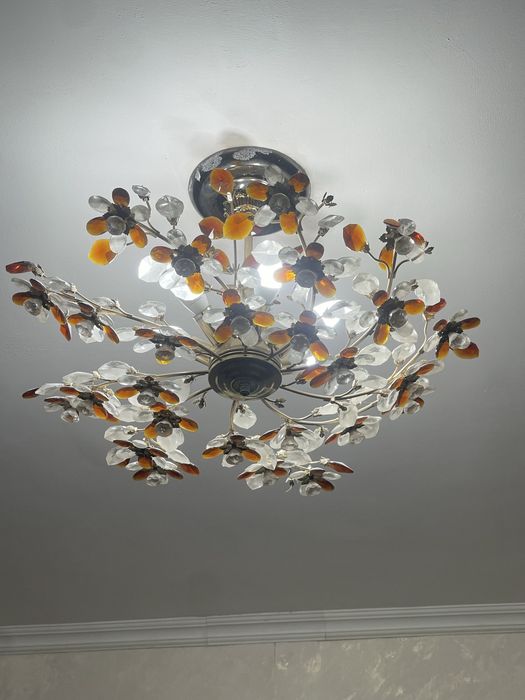 Продается люстра