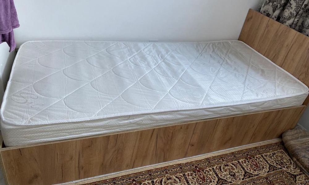 Продам кровать с матрасом