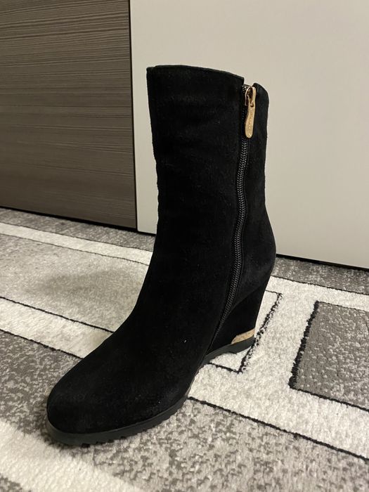 Продам замшевые натуральные ботильоны