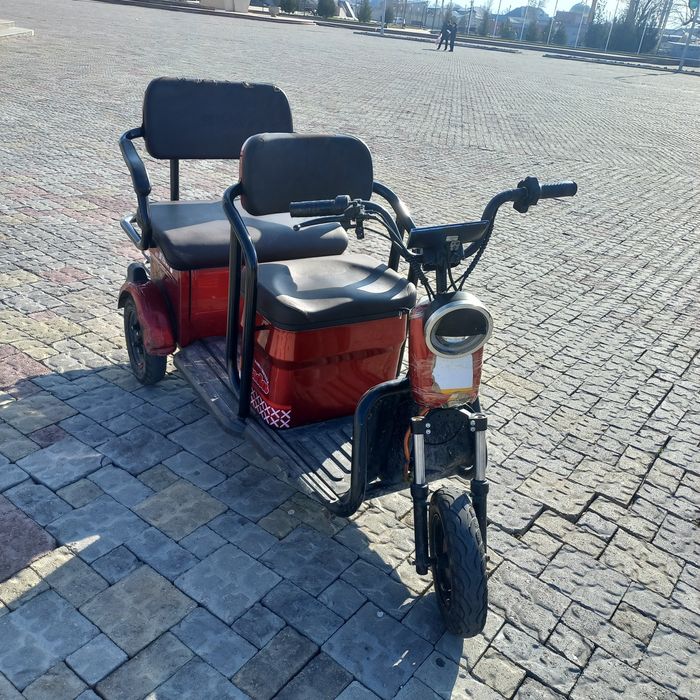 Скутер, тритцикл, електронный мопет