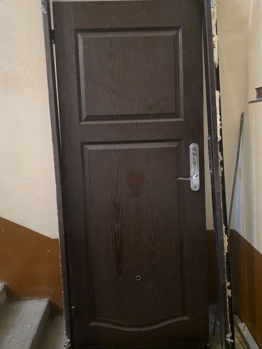 Eshik sotiladi yaxshi yangiday