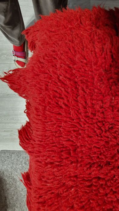 Червен вълнен губер /китеник/ с размери 170 см./220 см.