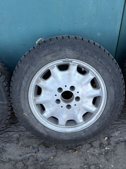 Продам диски с резиной зима Мерседес