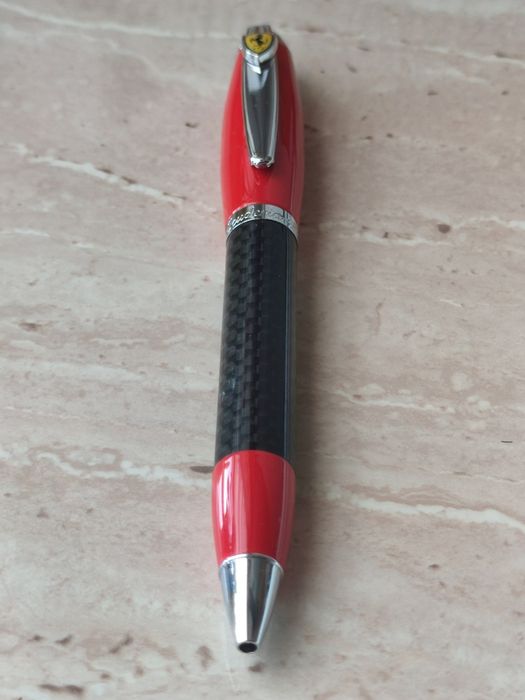 Pix Ferrari Ediție Fibră de Carbon
