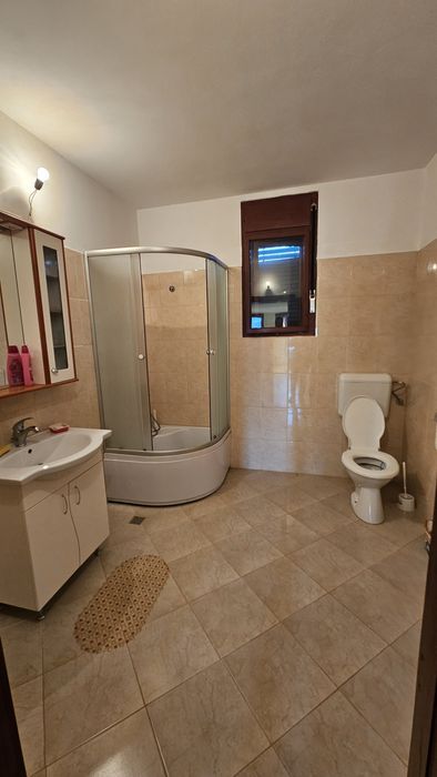 Casa spatioasa cu etaj, 320mp, 500mp teren , Sebis , Arad
