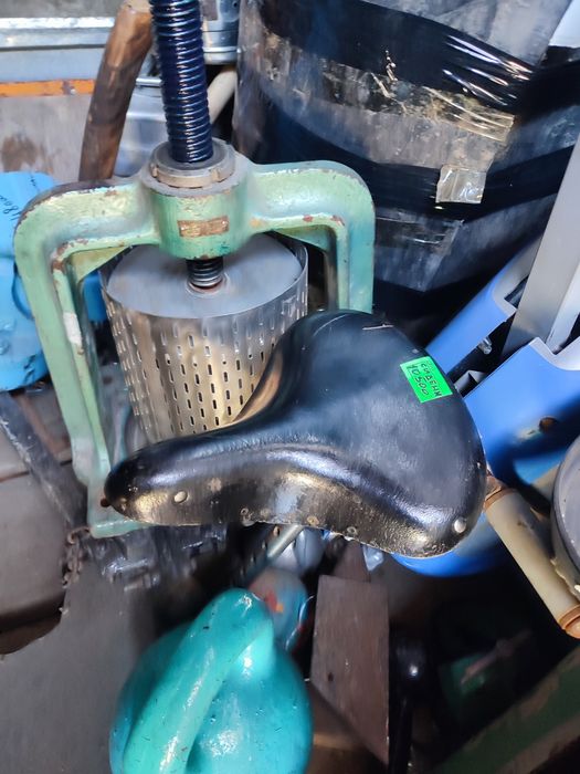 Вилы пресс лопаты , самовар утварь