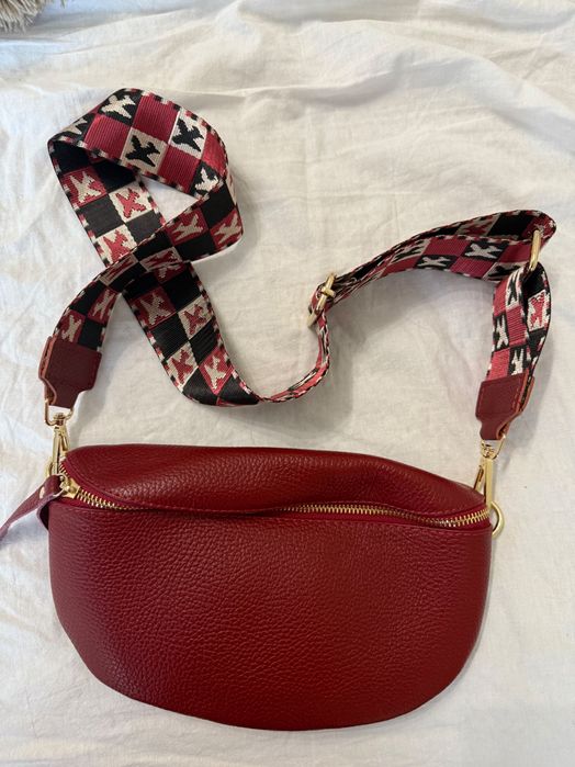 Червена чанта от еко кожа