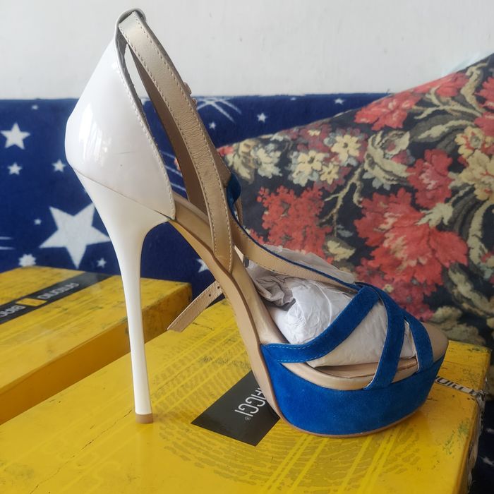 Босоножки 37 рр почти новые