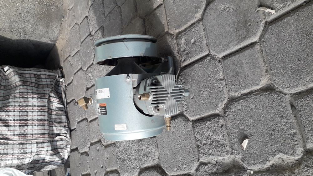 Продам поршневой воздушный компрессор Gast PCA-10