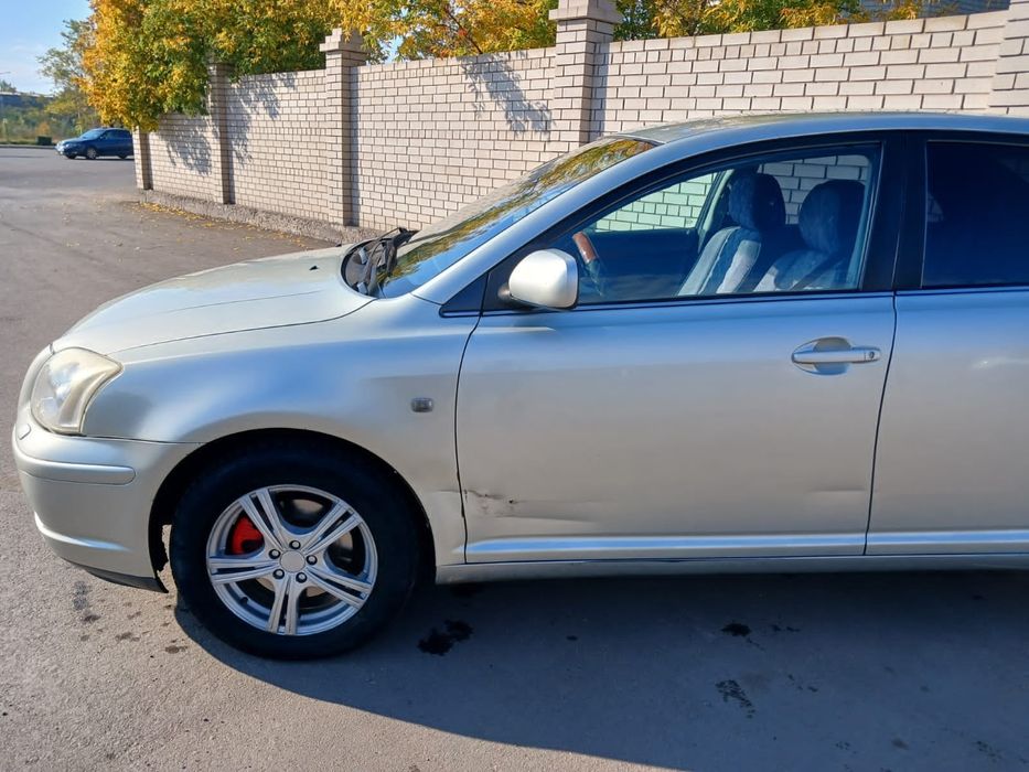 Продам тойота авенсис