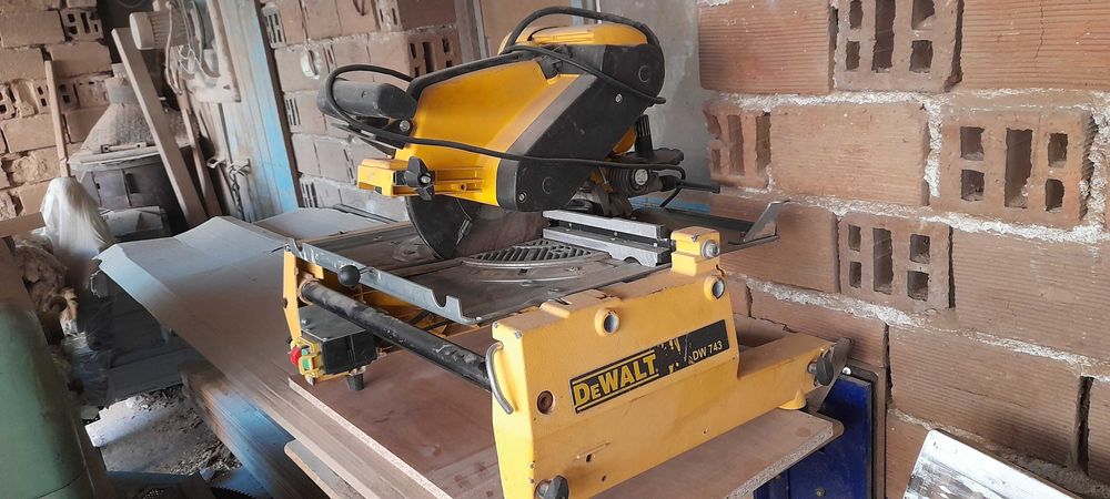 Пендола dewalt dw743