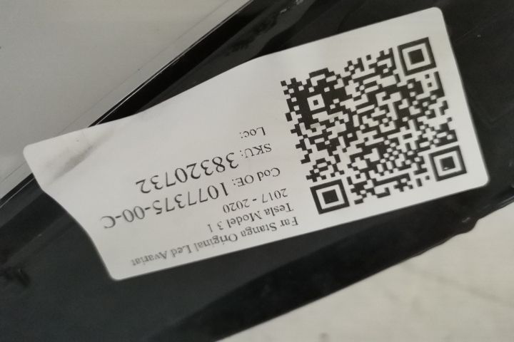 Ляв фар Оригинален Led Повреден Тесла / Tesla Model 3 Продавам оригина