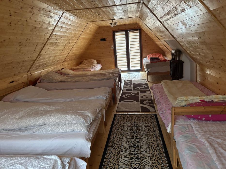 Disponibilă și de Paște Cabană  cu ciubăr  drumeții