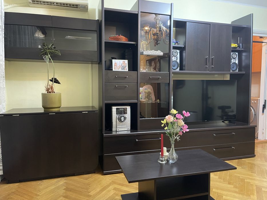 Vand set mobilier sufragerie, dulapuri suspendate, canapea extensibila