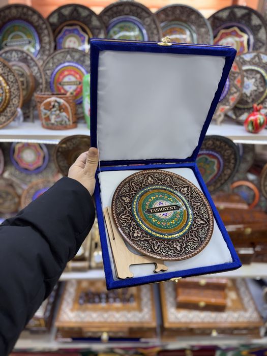 Dekorativ yogʻoch lagan.Yongoq daraxtidan,qoʻl mehnati .Kamplekt