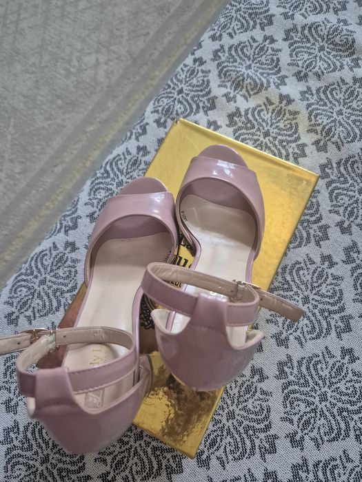 Туфли (басаножки)