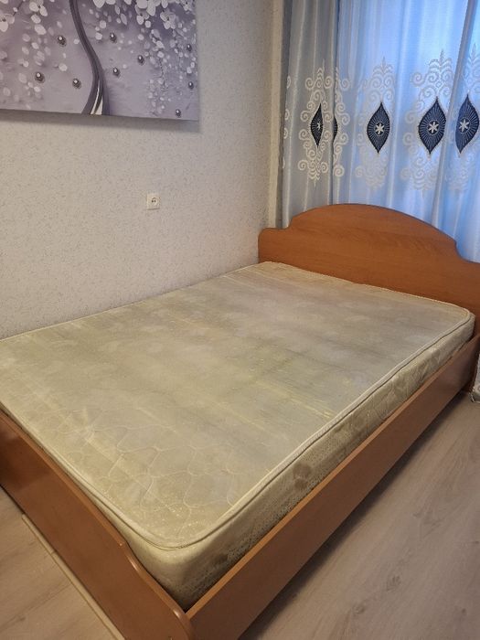 Продаю кровать с матрасом