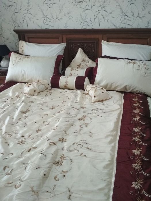 Мебель спальный комплект. Кровать, трюмо, шкаф