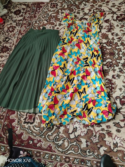 Одежда разные, женские отдам даром все чистые, пачти новые некоторые,