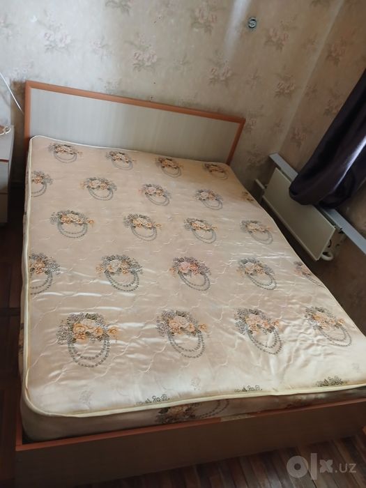 Продам б/у 2х спальную кровать с матрасом