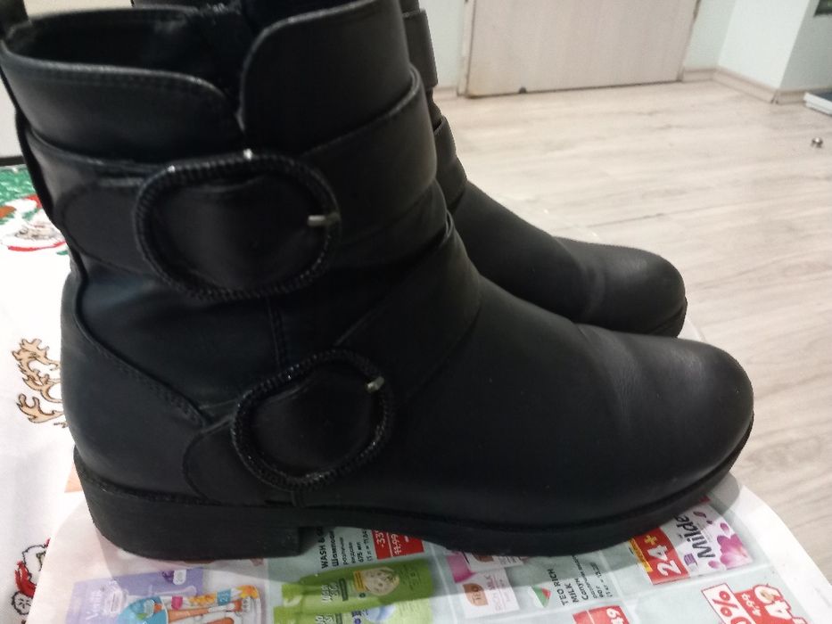 Дамски боти за есента 40 номер само за ремонт на подметка