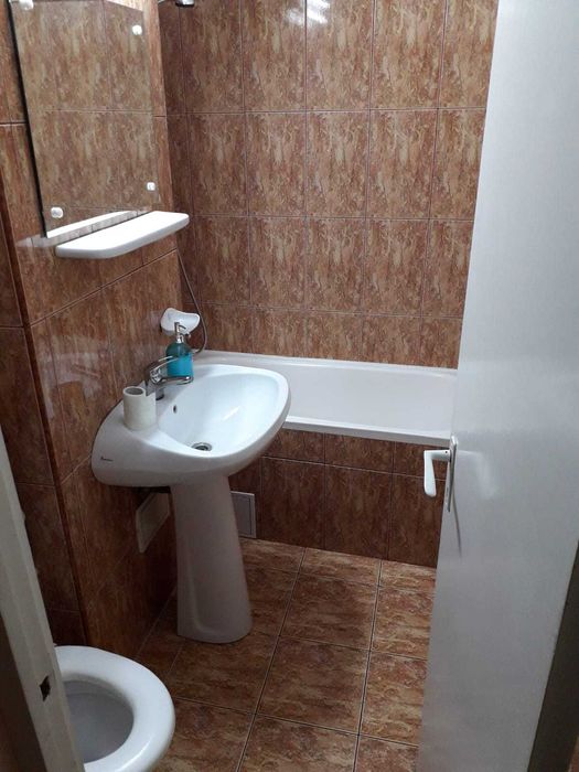 Inchiriez garsoniera zona  Decebal- Sovata etaj 2