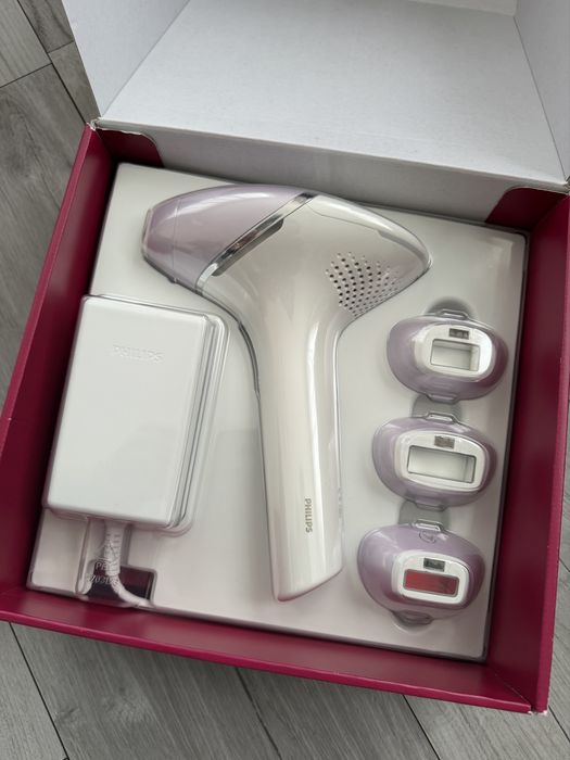 Фотоепилатор IPL Philips Lumea Seria 8000 BRI947/00