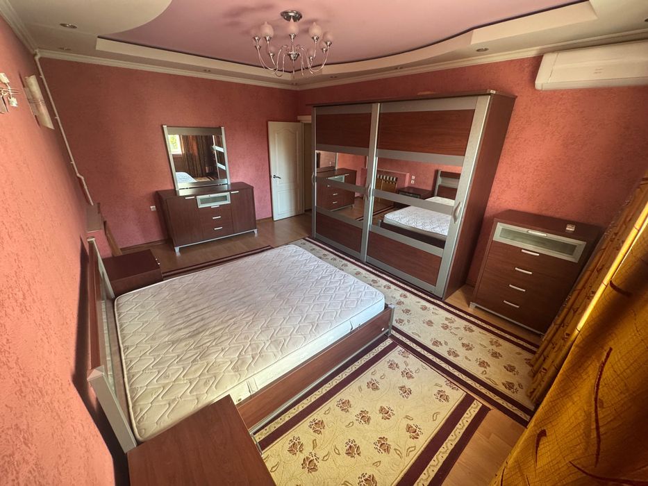 Своя квартира (4/4/12) в банковском доме напротив Гламур на Нукусской