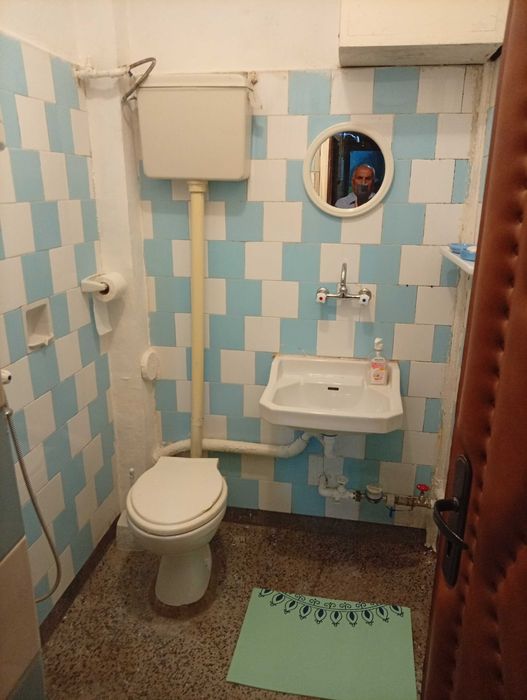 Отдава ДВУСТАЕН апартамент