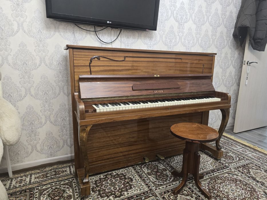 Продам пианино Geyer
