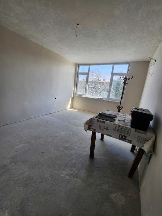 Двустаен апартамент с потенциал за преустройство в тристаен