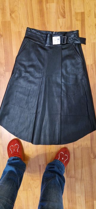 Vând fustă din piele