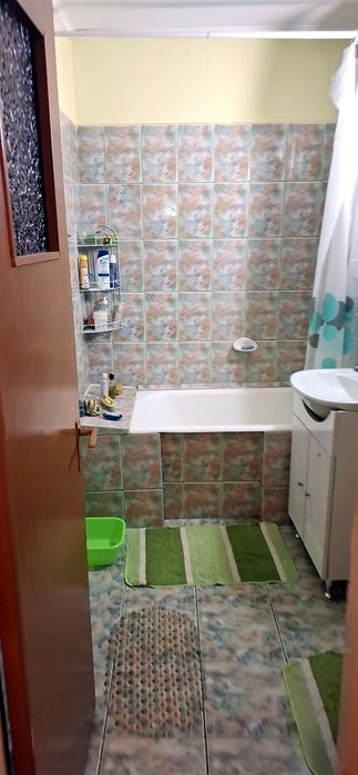 Apartament 3 camere, 2 băi, pivniță, de vânzare, Sibiu, Hipodrom IV, strada Siretului,zona Calea Dumbravii, etaj 3, Direct de la proprietar.