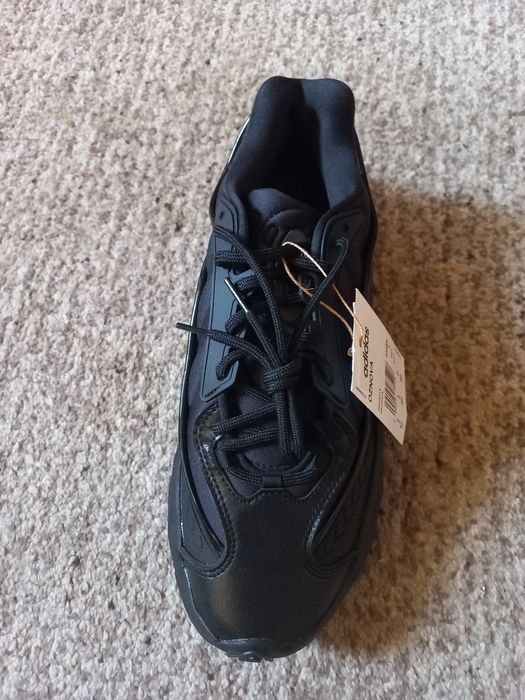 Adidasi noi nepurtati