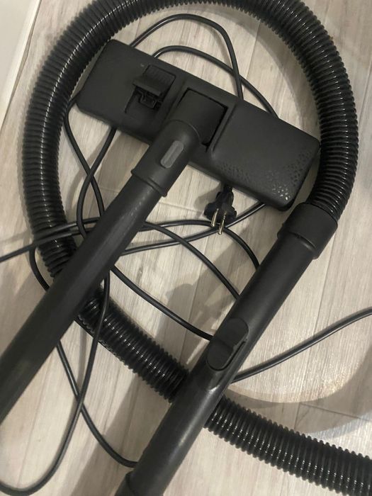 Продается пылесос новый , работает отлично