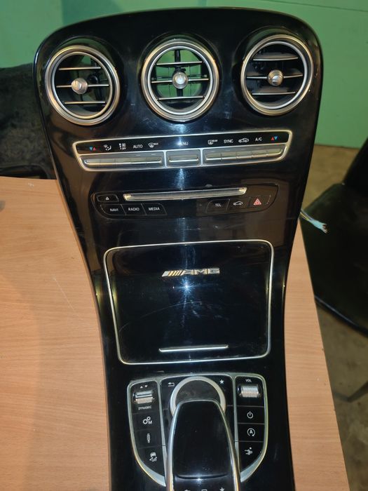 Конзола mercedes w205 AMG