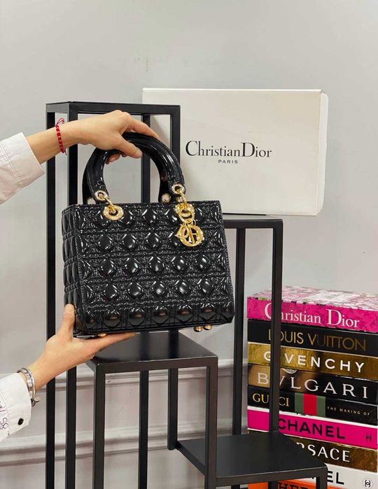 Чанти дамски луксозни нови на топ брандове