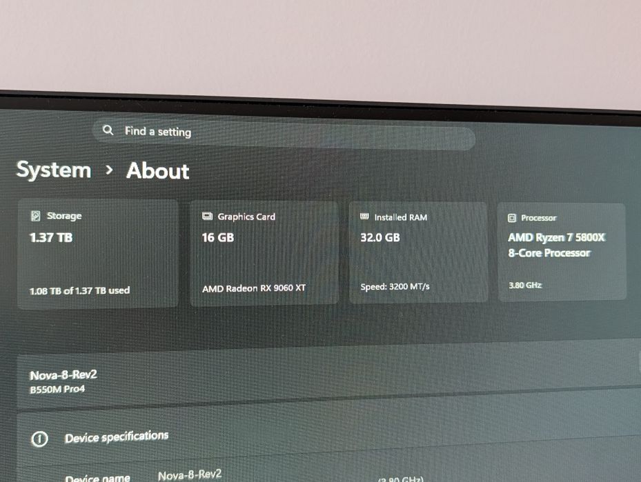 PC Gaming RX 9060 XT 16GB / RYZEN 7 5800X