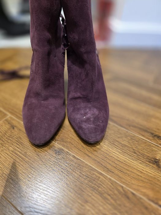 Срочно продам замшевые ботиночки. VALENTINO. Оригинал.