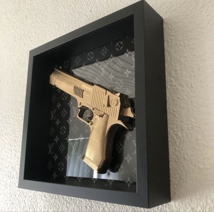 Tablou original Rob VanMore - Super Shiny Golden War on Louis Vuitton