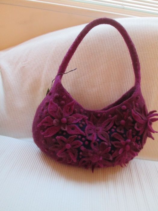 плъстена дамска чантичка