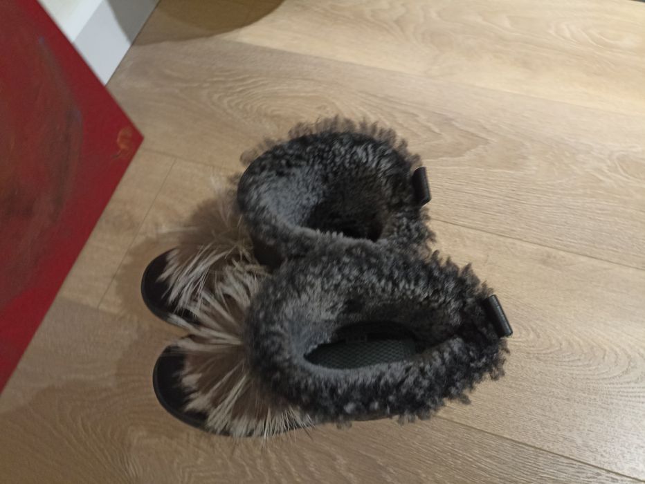 Сапоги Угги очень теплые и не скользкие 35 размера