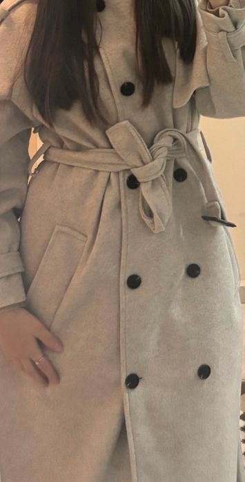 Продам платья , пальто