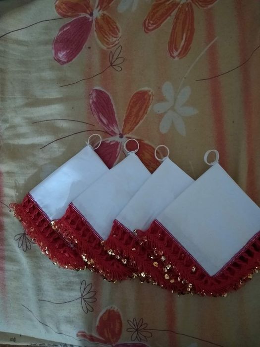 Хороводни кърпички и големи забрадки.