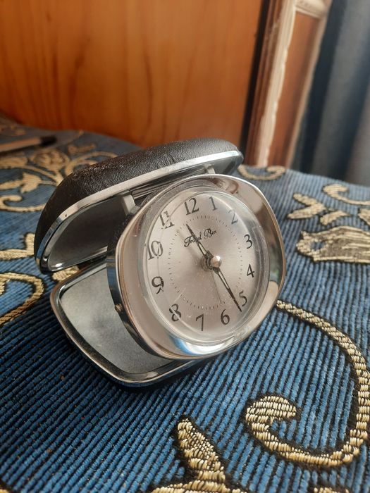 Часы уникальные кварцевые