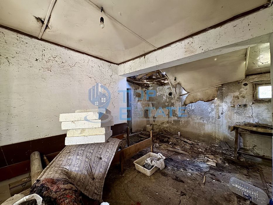 Тухлена къща с кладенец в село Добри дял, област Велико Търново