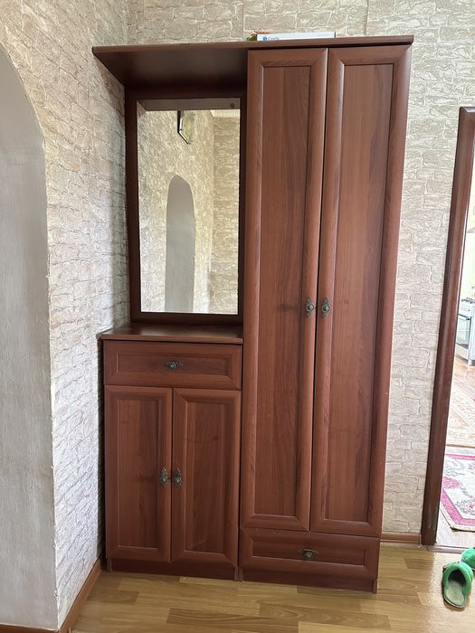 Кухонный гарнитур, прихожка шкаф