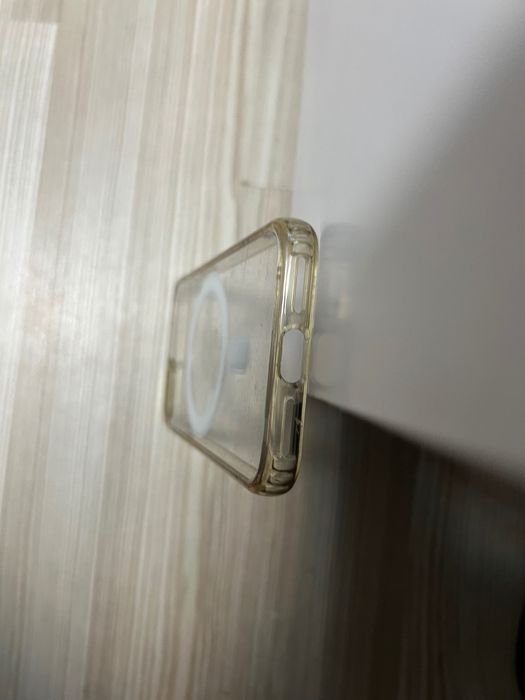 Продавам използван калъф за iPhone SE