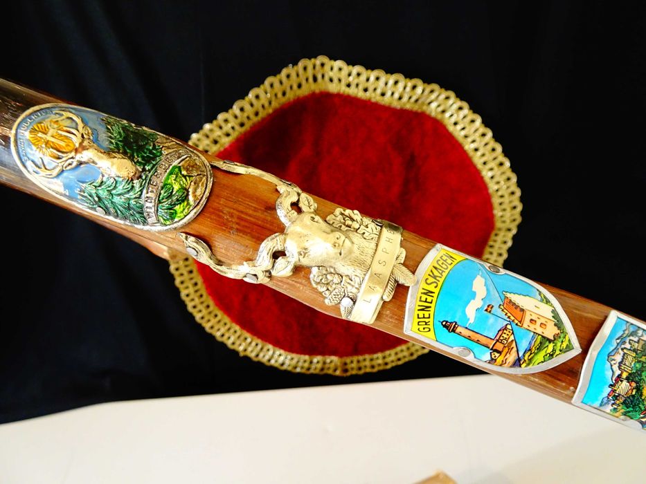 Тиролски туристически бастун,значки,Елен,Коза,Еделвайс.